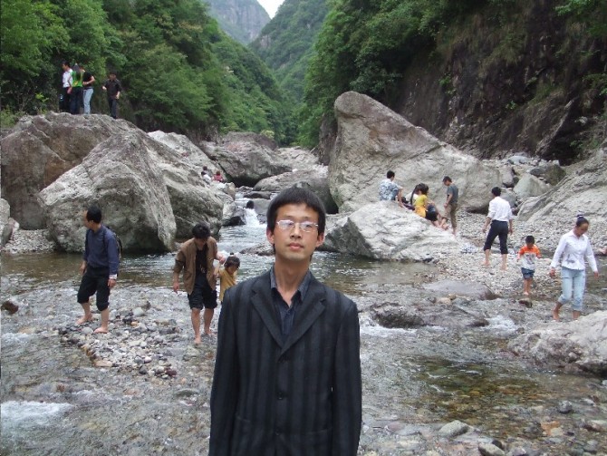 主编青春浙江留念