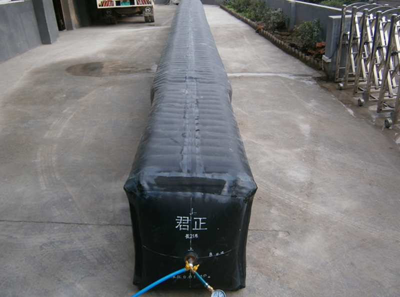 桥梁空心板浇筑施工_充气芯模安装现场_预制梁成型效果