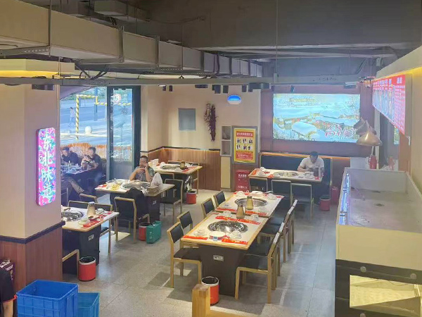 兰州老街高粱红了铁锅炖