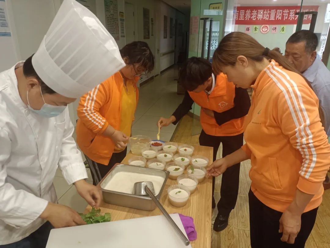“敬老月”系列活动之——我教老人一道菜