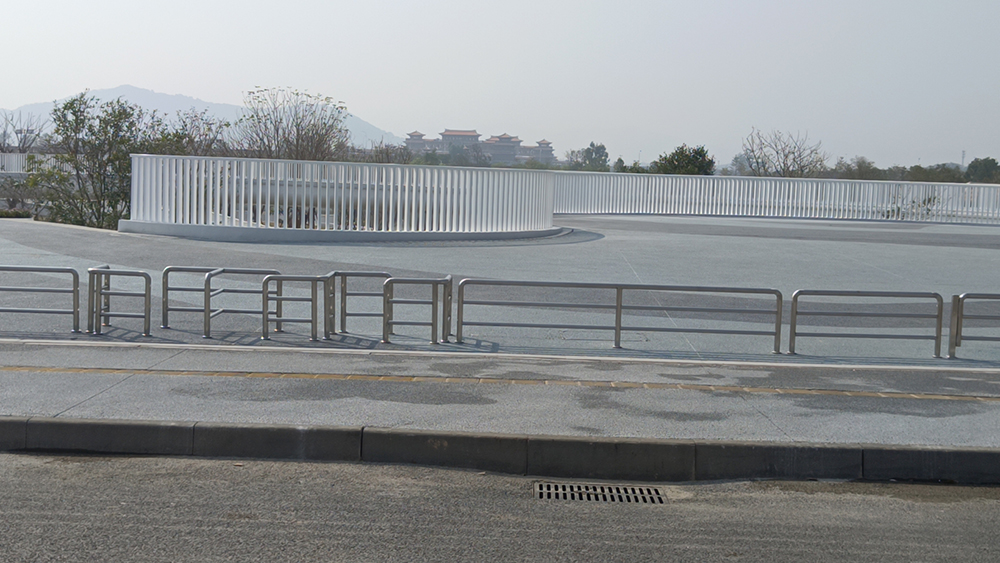 西湖公園欄桿項(xiàng)目—防護(hù)欄桿 / 不銹鋼擋車器