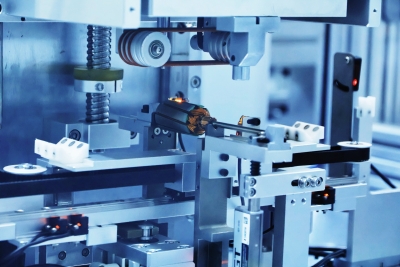 全自动绕线机在绕制定子时出现绕线不整齐、叠线、跳线的问题，可能是哪些因素造成