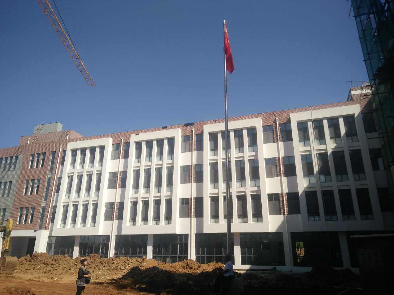 莱芜新起点高中电动锥形旗杆