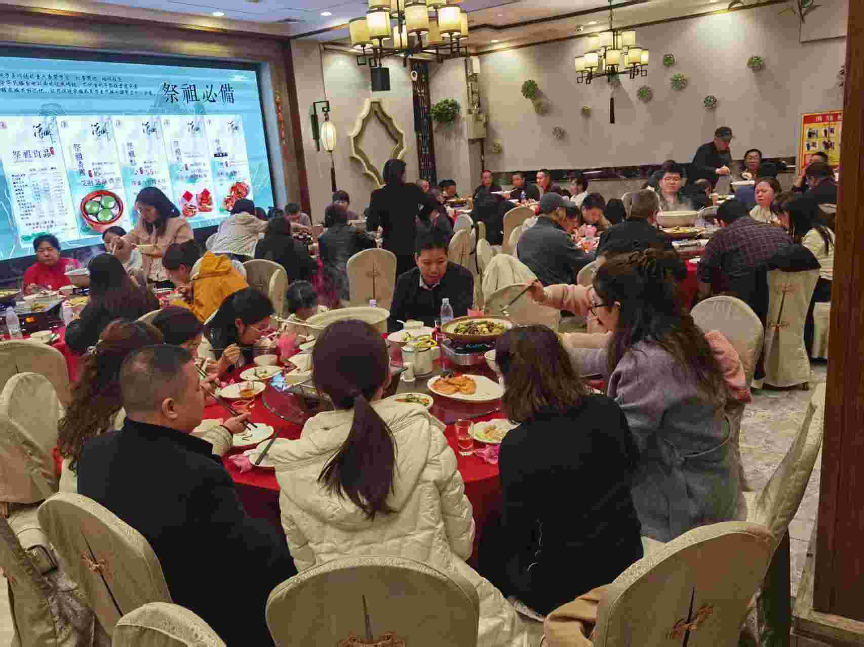 国威团队聚餐图片