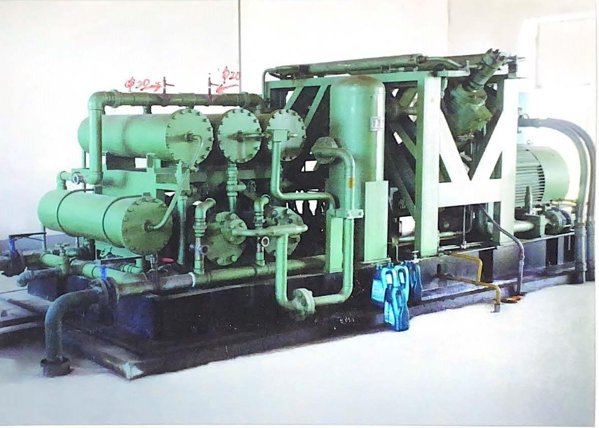 淮南市某食品厂压缩机进行清洗维护工作