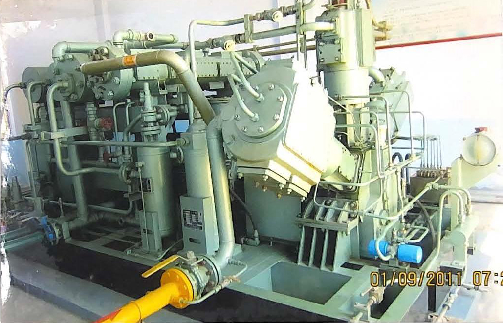 某军工集团压缩机进行清洗维护