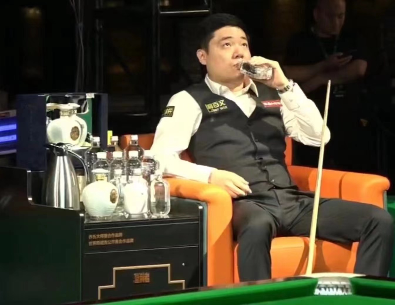 丁俊晖 VS 奥沙利文大师赛饮水升级，Xu+续加饮用天然水成巨星青睐