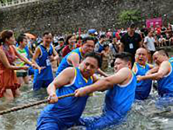 水上拔河