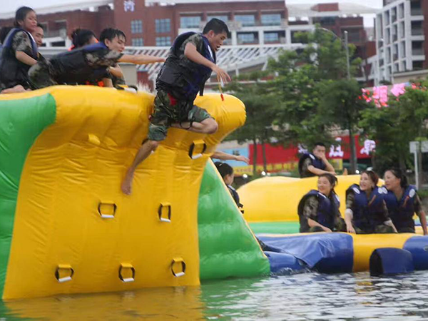 水上趣味运动会