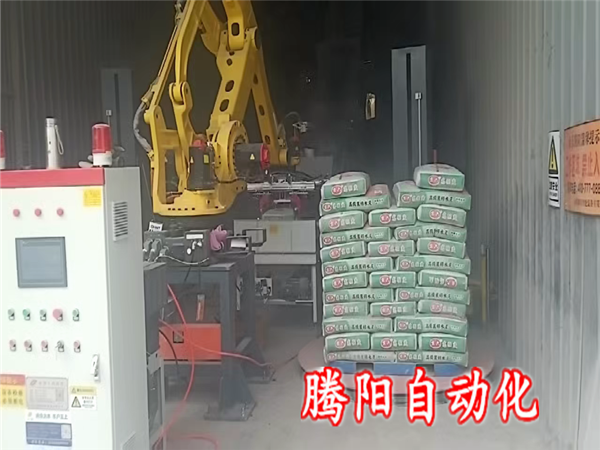 水泥碼垛機(jī)器人破解建材行業(yè)搬運(yùn)痛點(diǎn)的“硬核助手”