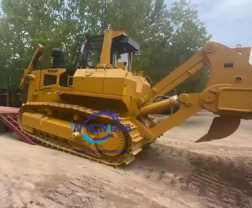 SEM832F BULLDOZER TO SOUTH-AMERICA