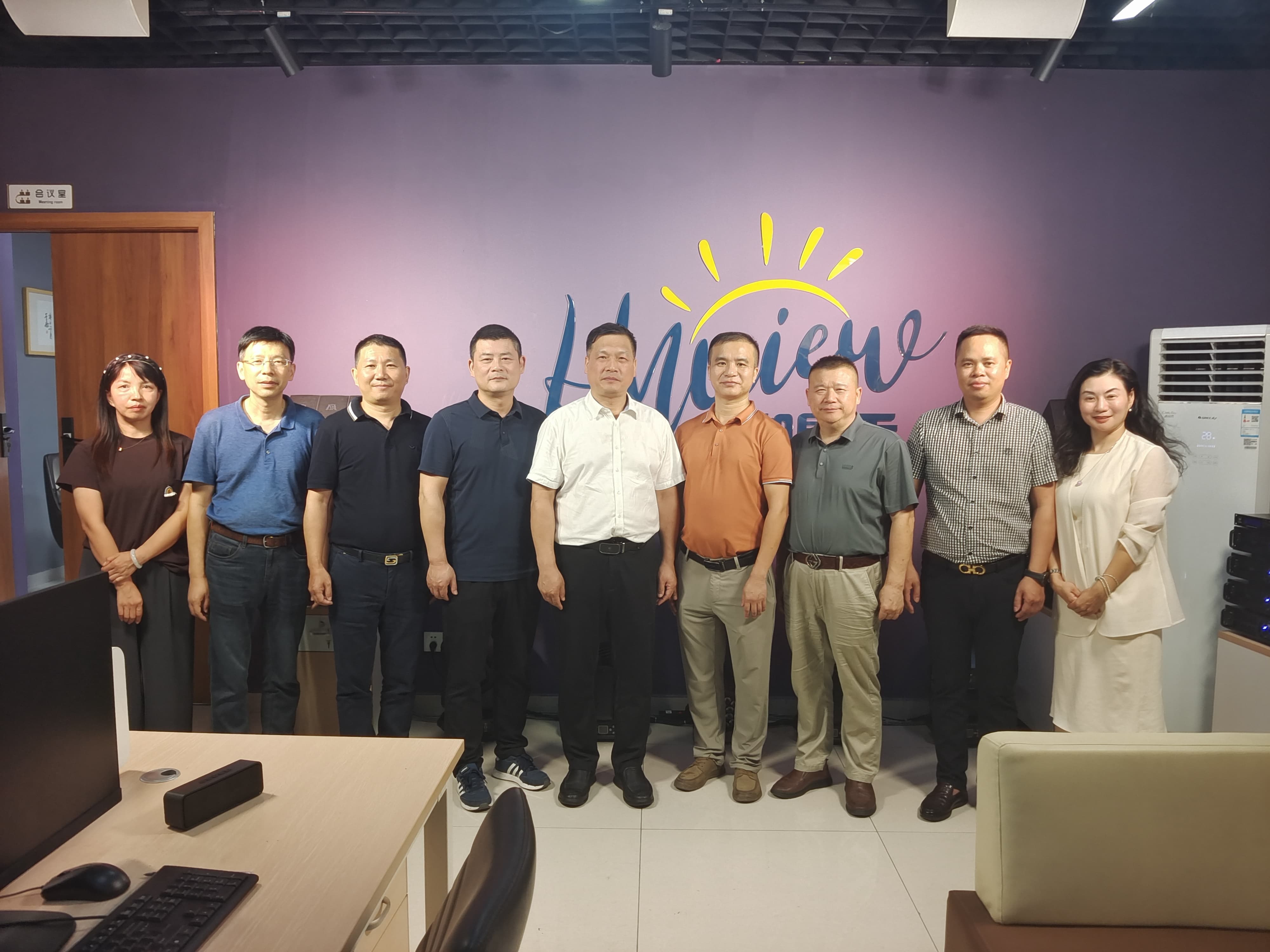 長(zhǎng)沙縣工商聯(lián)攜手柬埔寨湖南總商會(huì)、東盟商會(huì)會(huì)長(zhǎng)蒞臨景秀科技考察交流，共繪湘企出海新藍(lán)圖