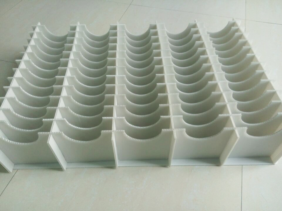 白色塑料中空板刀卡