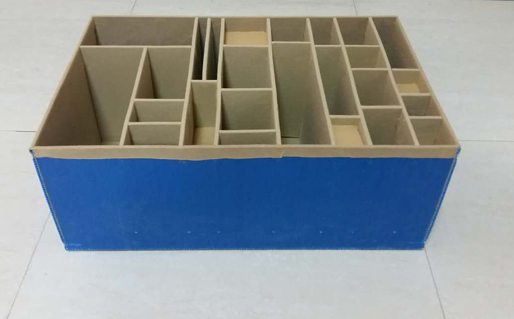 多格挡塑料中空板周转箱