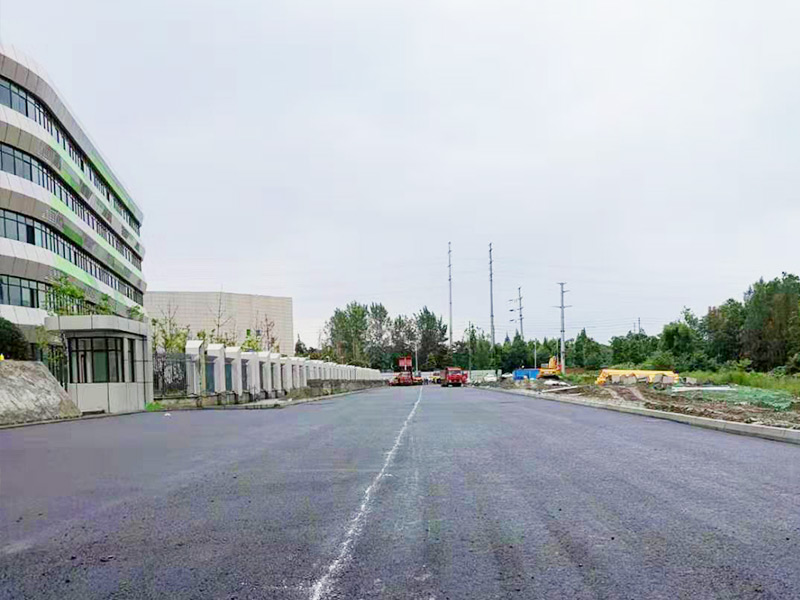 東辰學(xué)校北側(cè)規(guī)劃道路、海發(fā)路南段道路、蓉西新城北側(cè)規(guī)劃道路、盛華路南段（新華路——檬橋路）、溫泉大道北段（科盛路——新華路）、三醫(yī)研發(fā)小鎮(zhèn)配套綠地二期施工