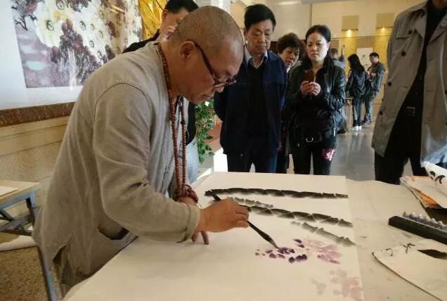 东泠书画社创始人、首席画家——孙永全为徐悲鸿文化艺术网启动仪式现场作画