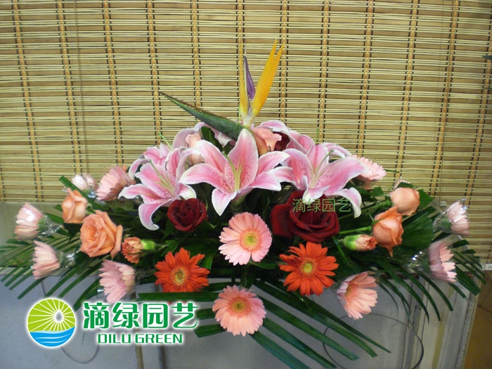 百合玫瑰扶郎台花