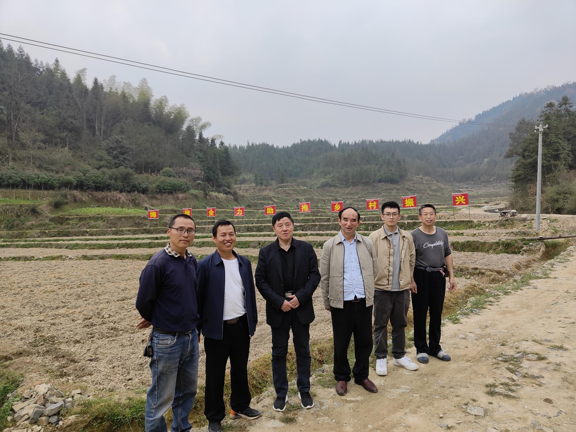 湖南省農(nóng)科院蔬菜研究所專(zhuān)家赴安化考察指導(dǎo)辣椒產(chǎn)業(yè)