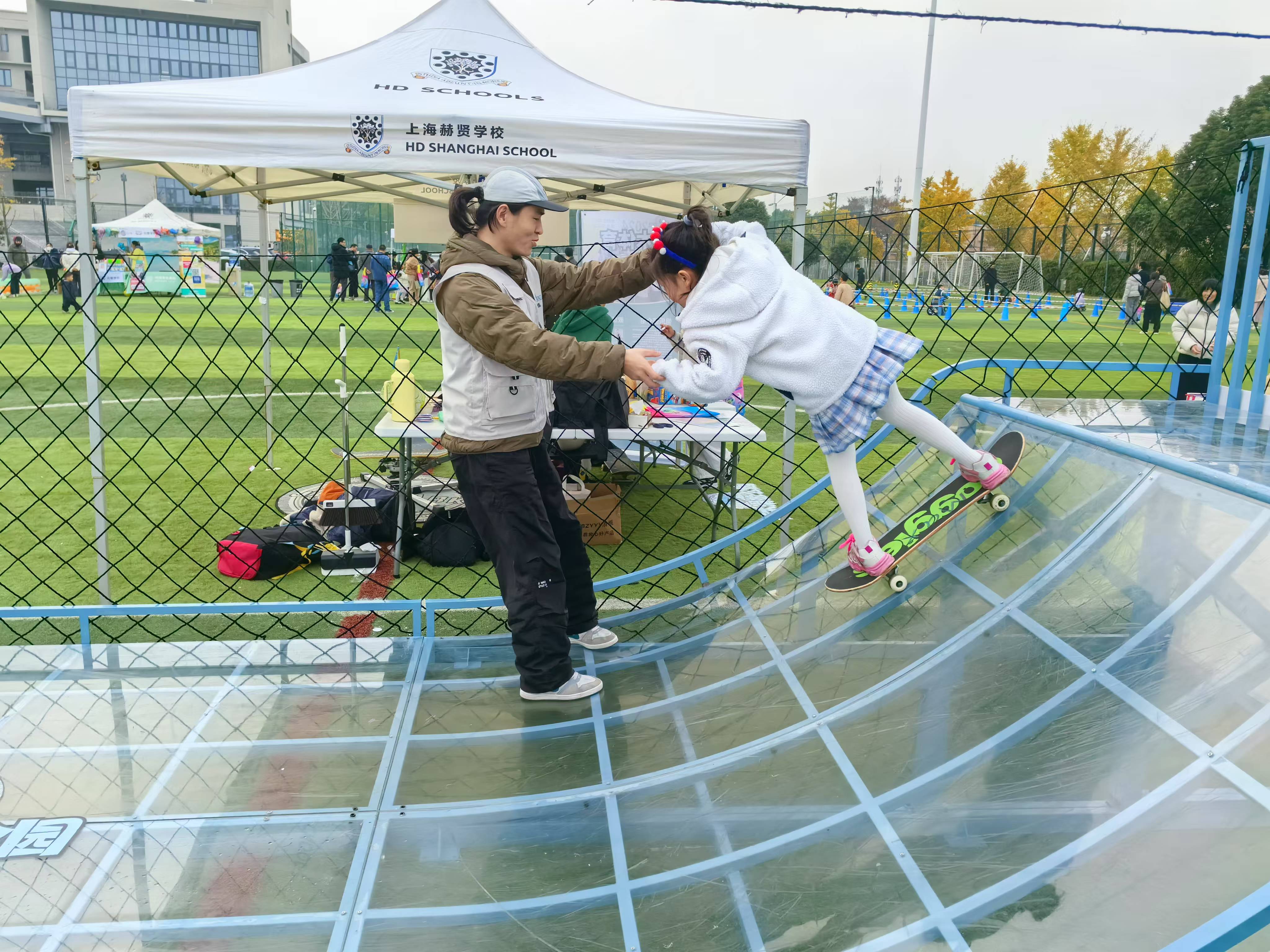 街木滑板走进松江赫德国际学校--让孩子们体验滑板的快乐