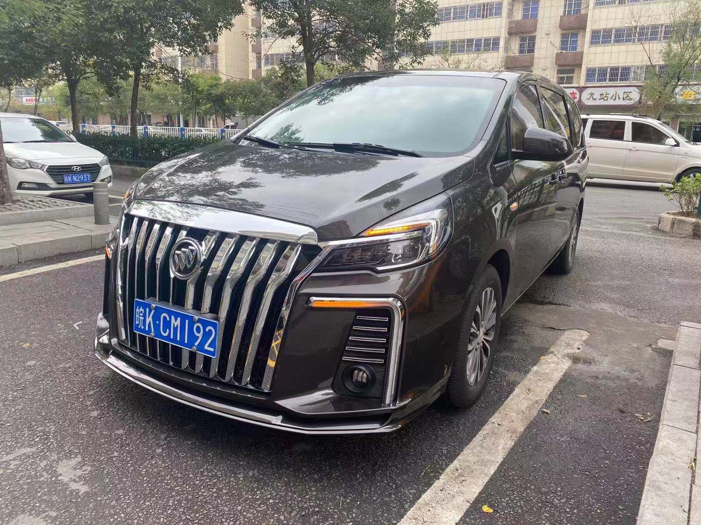 别克商务车