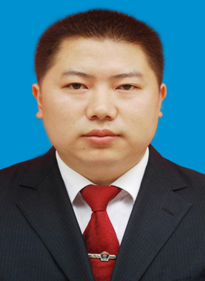 梁君