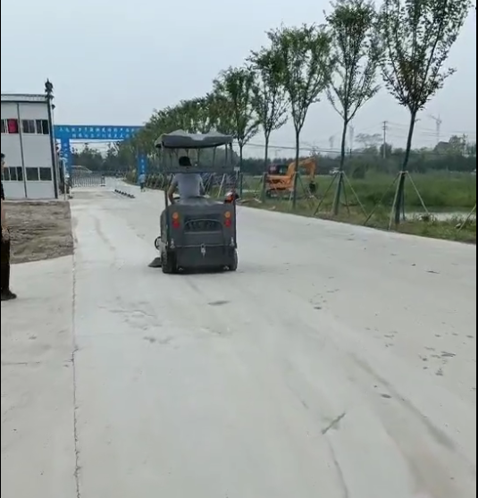 水泥厂使用S1500电动扫地车