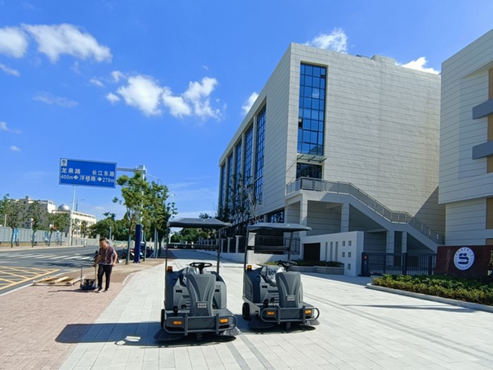 小学电动扫地车