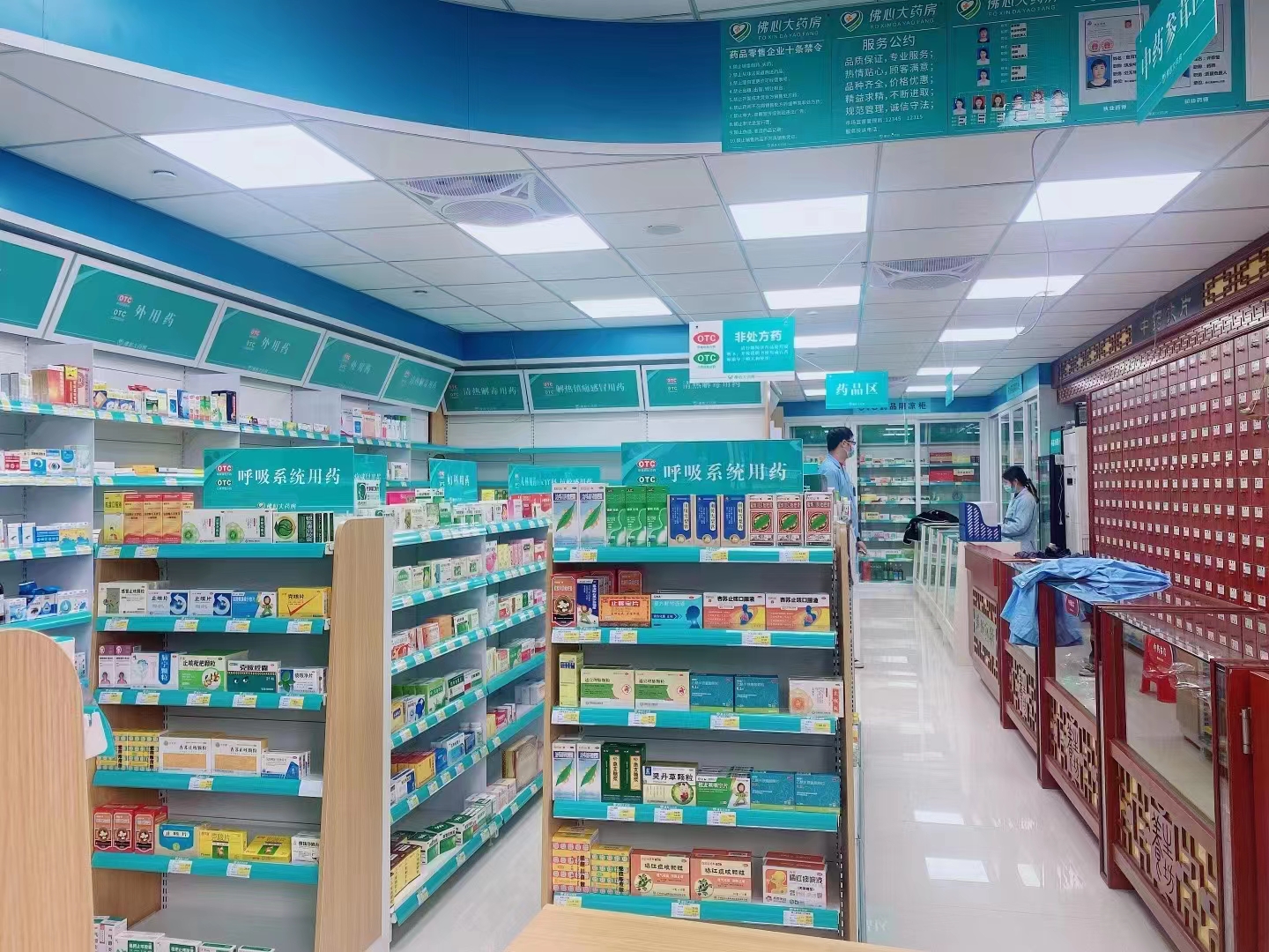 药店货架：支持定制款式多样，药品摆放更简洁