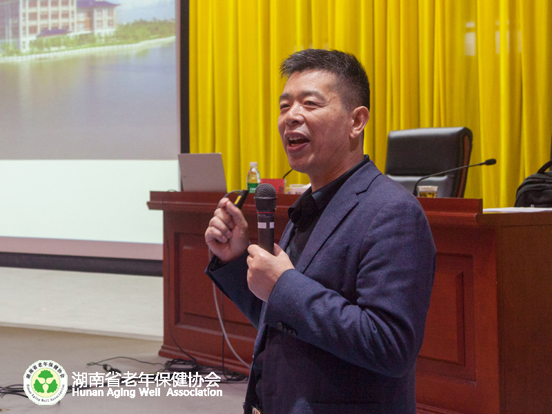 “美在金秋”大讲堂举办《细胞与健康长寿的关系》讲座