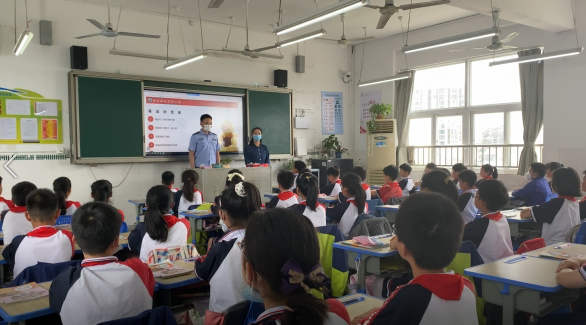 点赞！小学生赏花顺便立了个功！看到这种植物，请及时报警