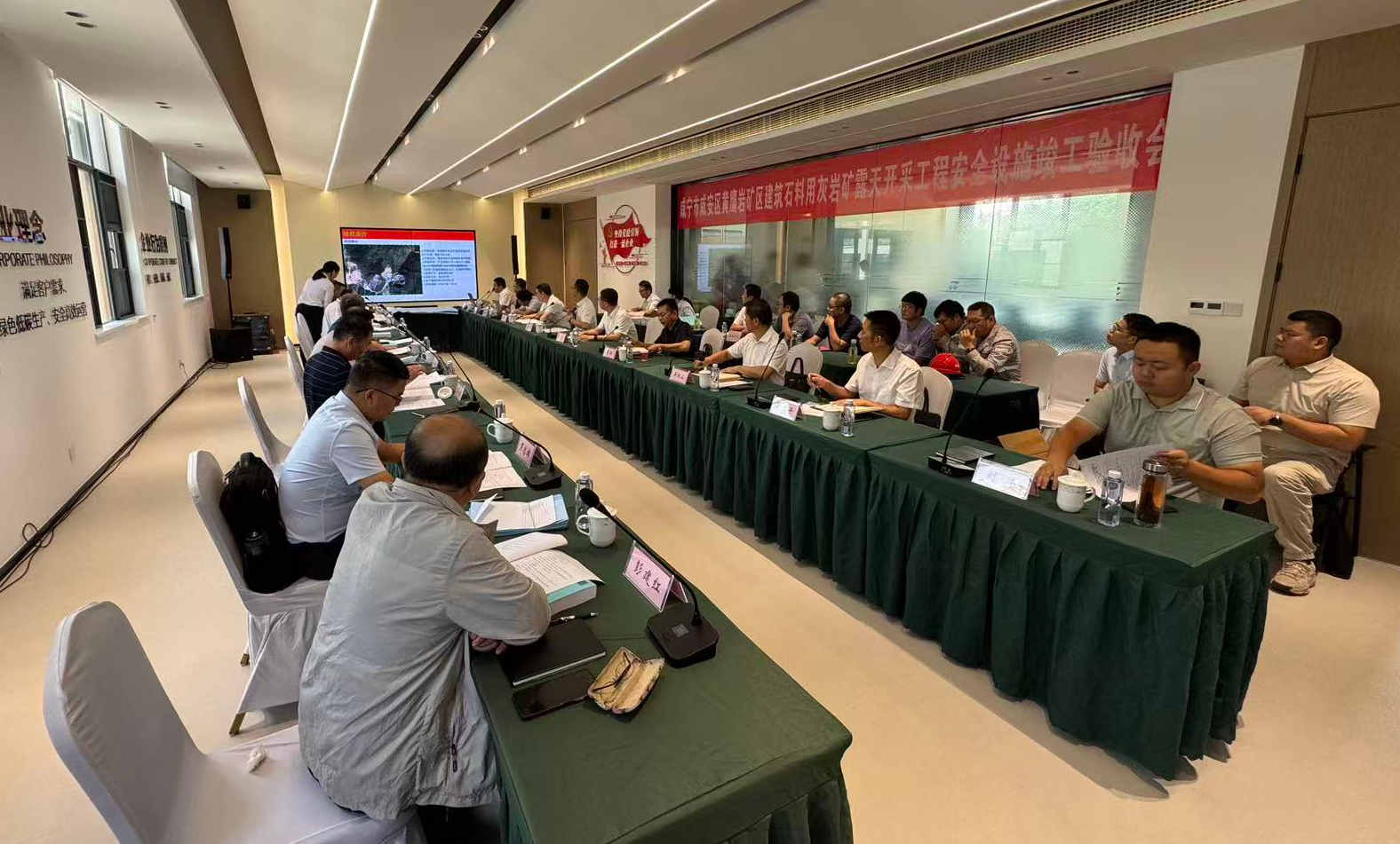 咸安黄鹰岩矿区获颁安全生产许可证，开启绿色矿业新征程！