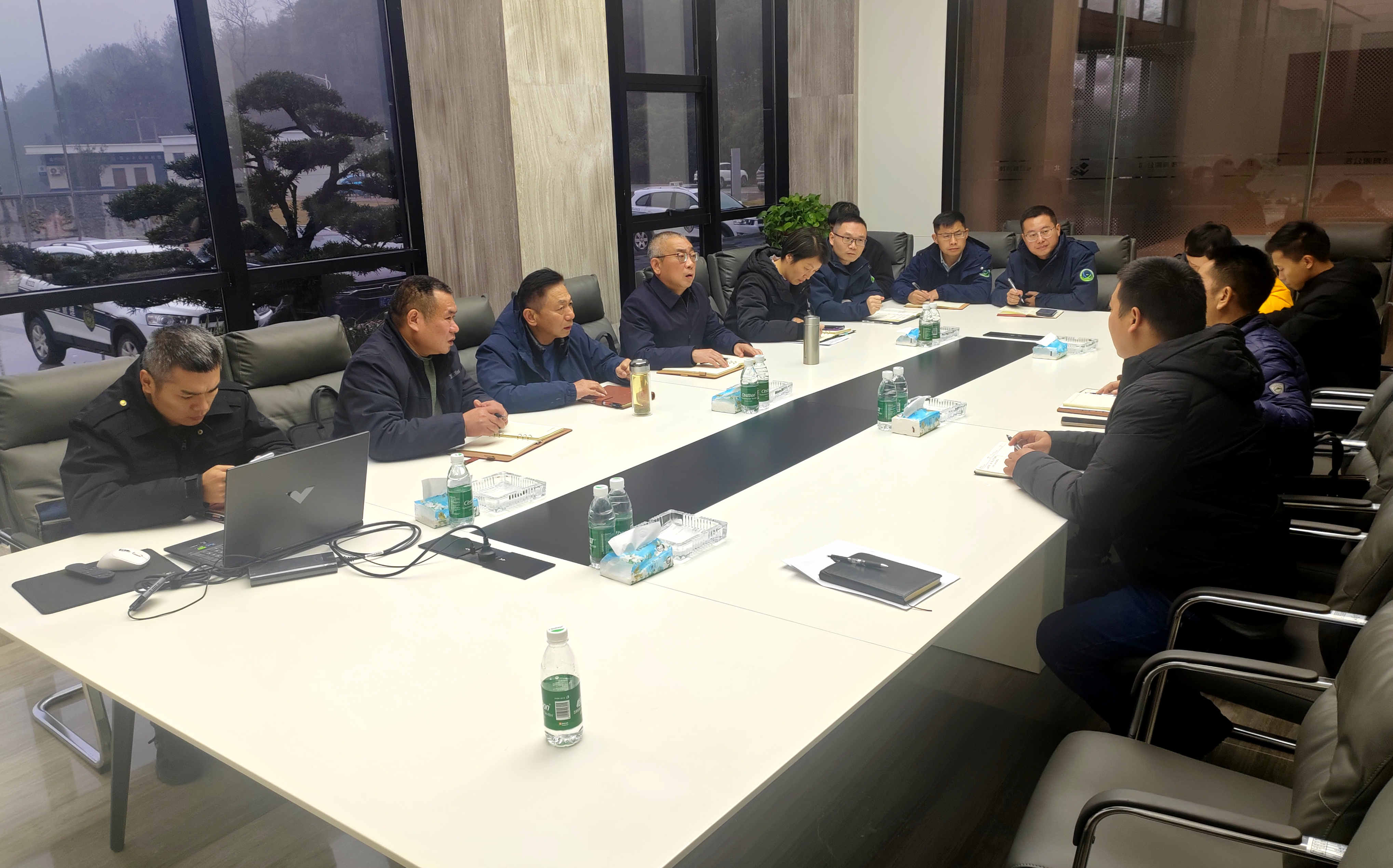 恒茂公司与嘉鱼县交流团共话安许证办理，共绘矿山安全发展新蓝图