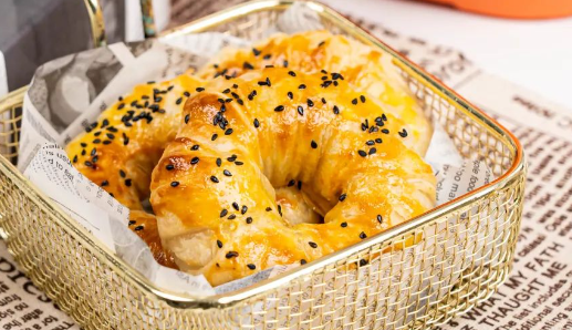 又发现了手抓饼的新吃法——苹果甜甜圈！！