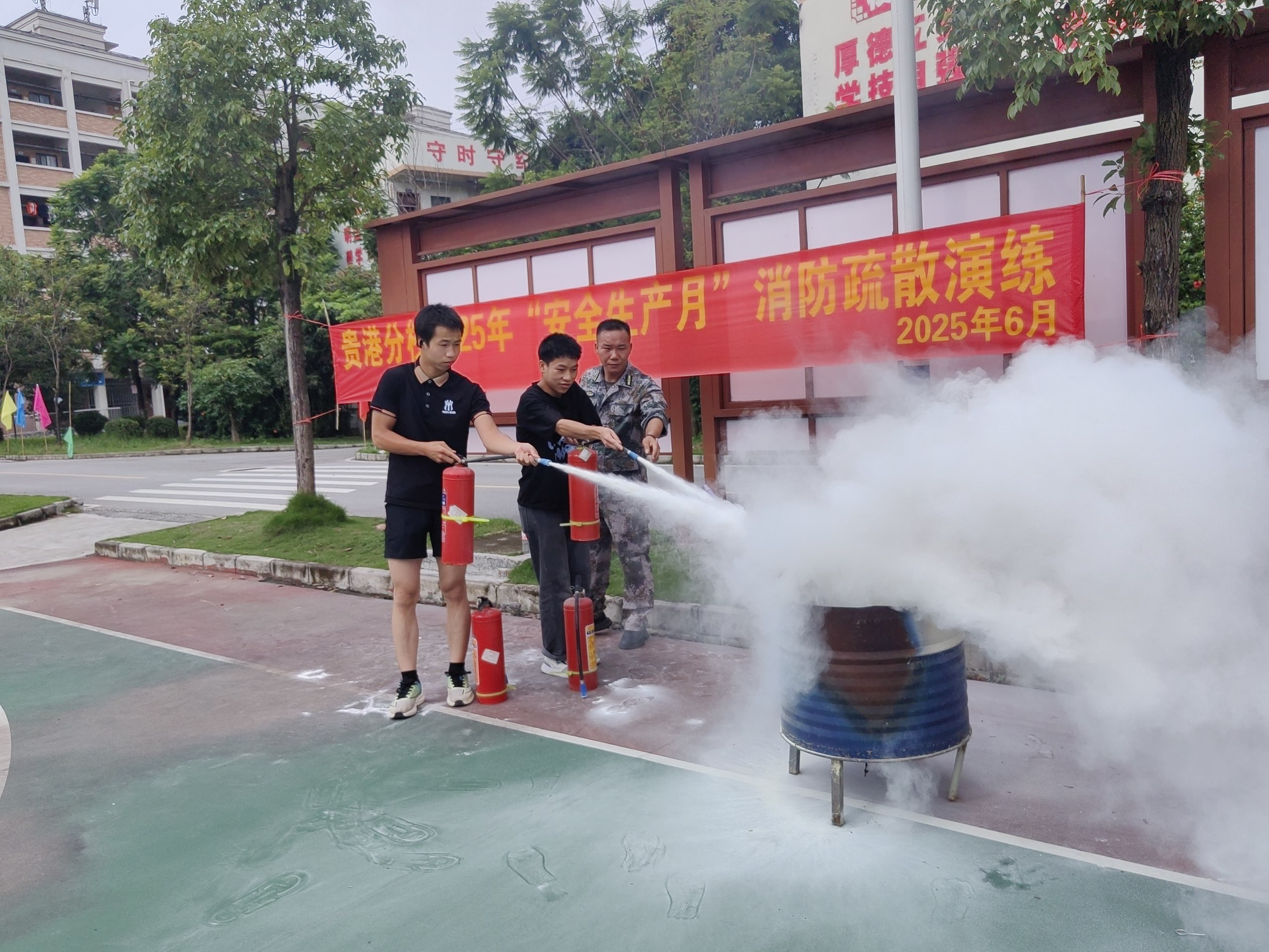 贵港分校举行消防疏散演练 筑牢校园安全防线
