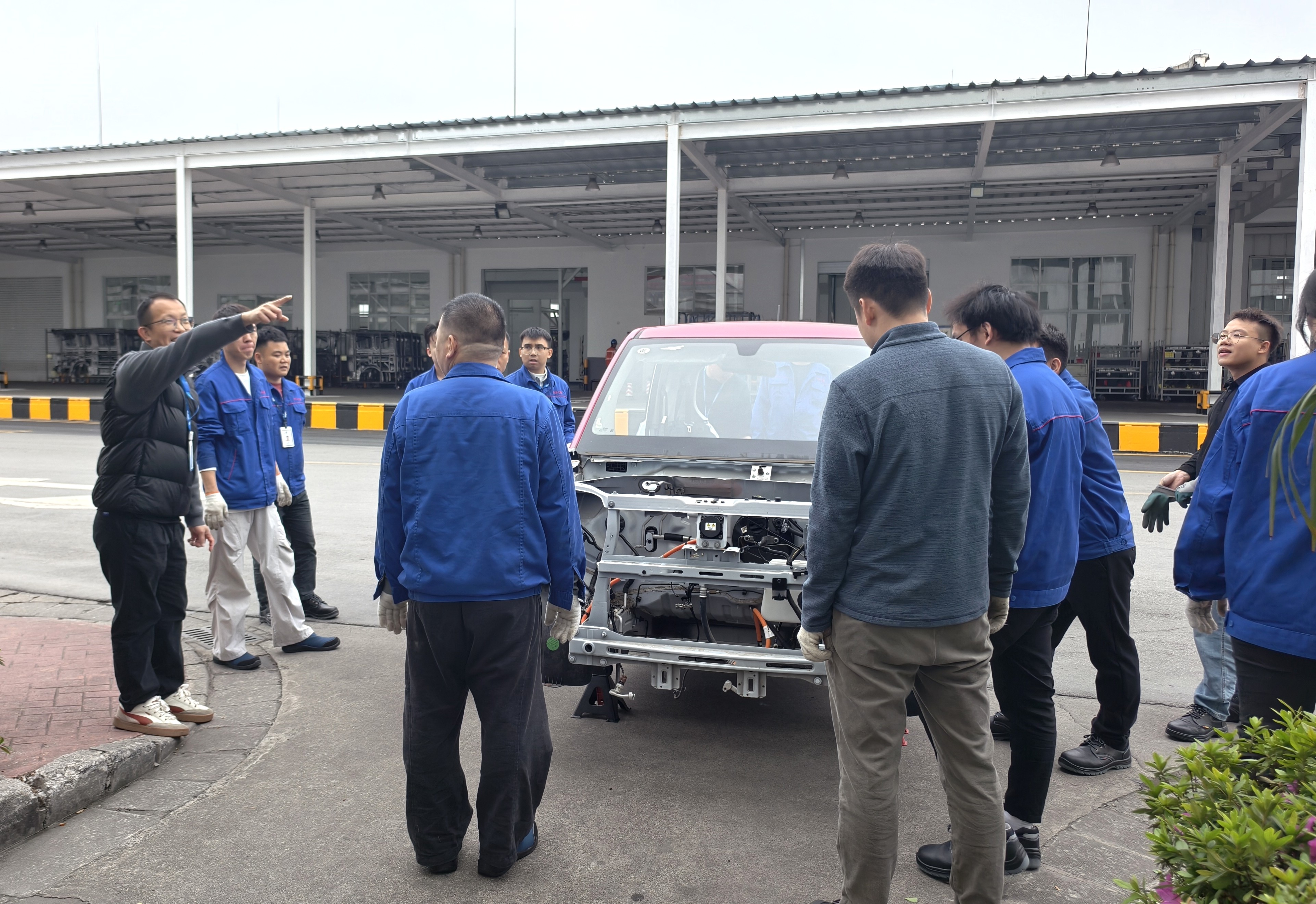 校企同心攻坚 实训整车焕新就位