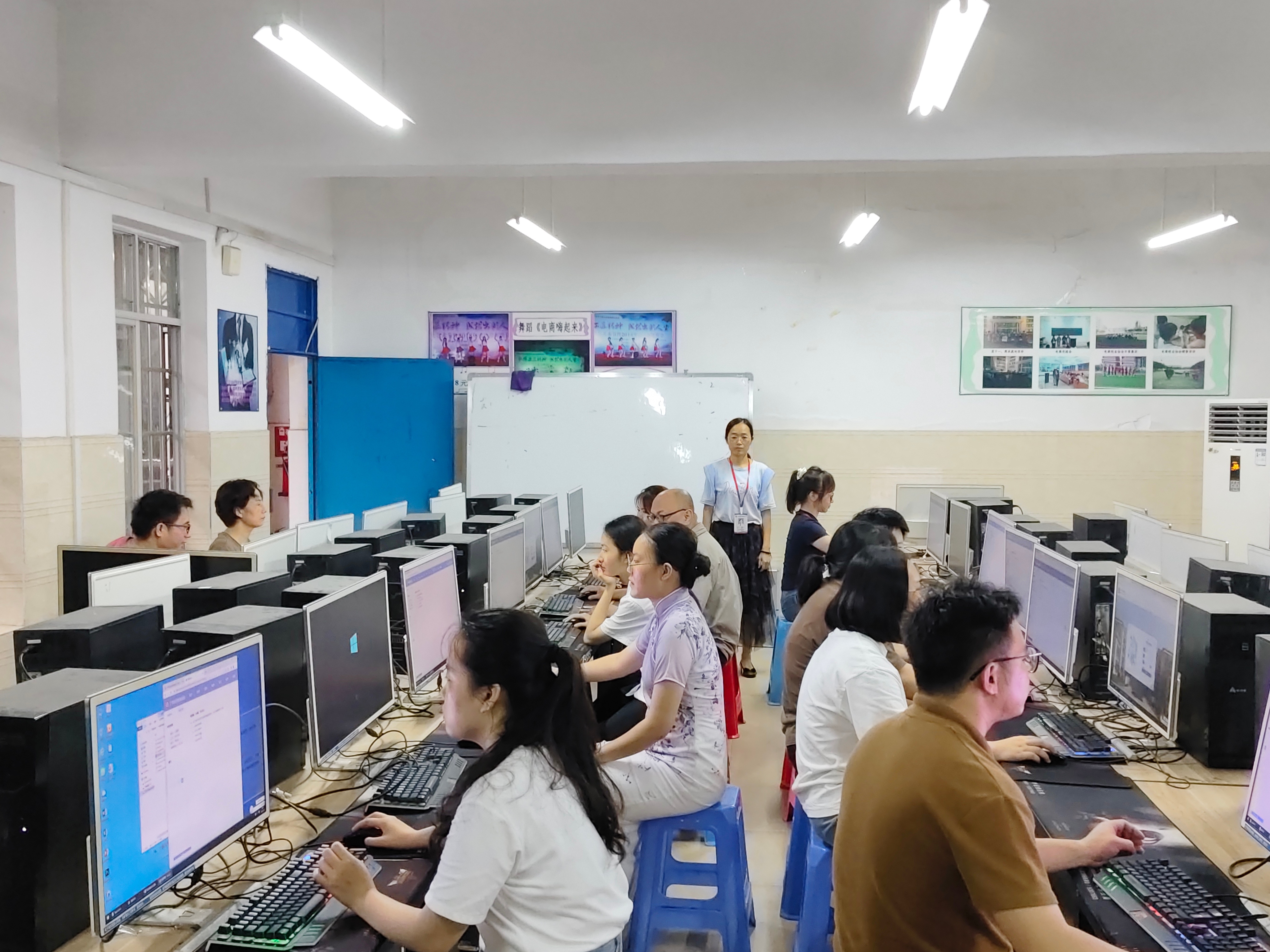 广西科技商贸高级技工学校第二届班主任基本功能力大赛理论考试多校区同步开考