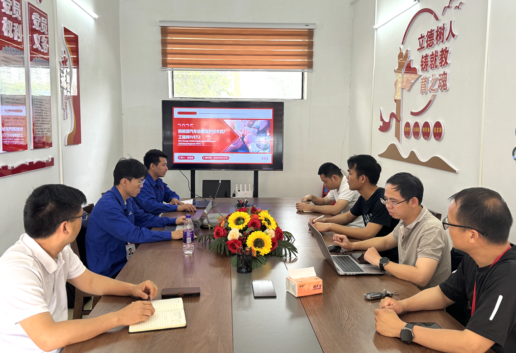 我校召开老挝职业教育标准建设项目专家评审会，助力中老职教合作