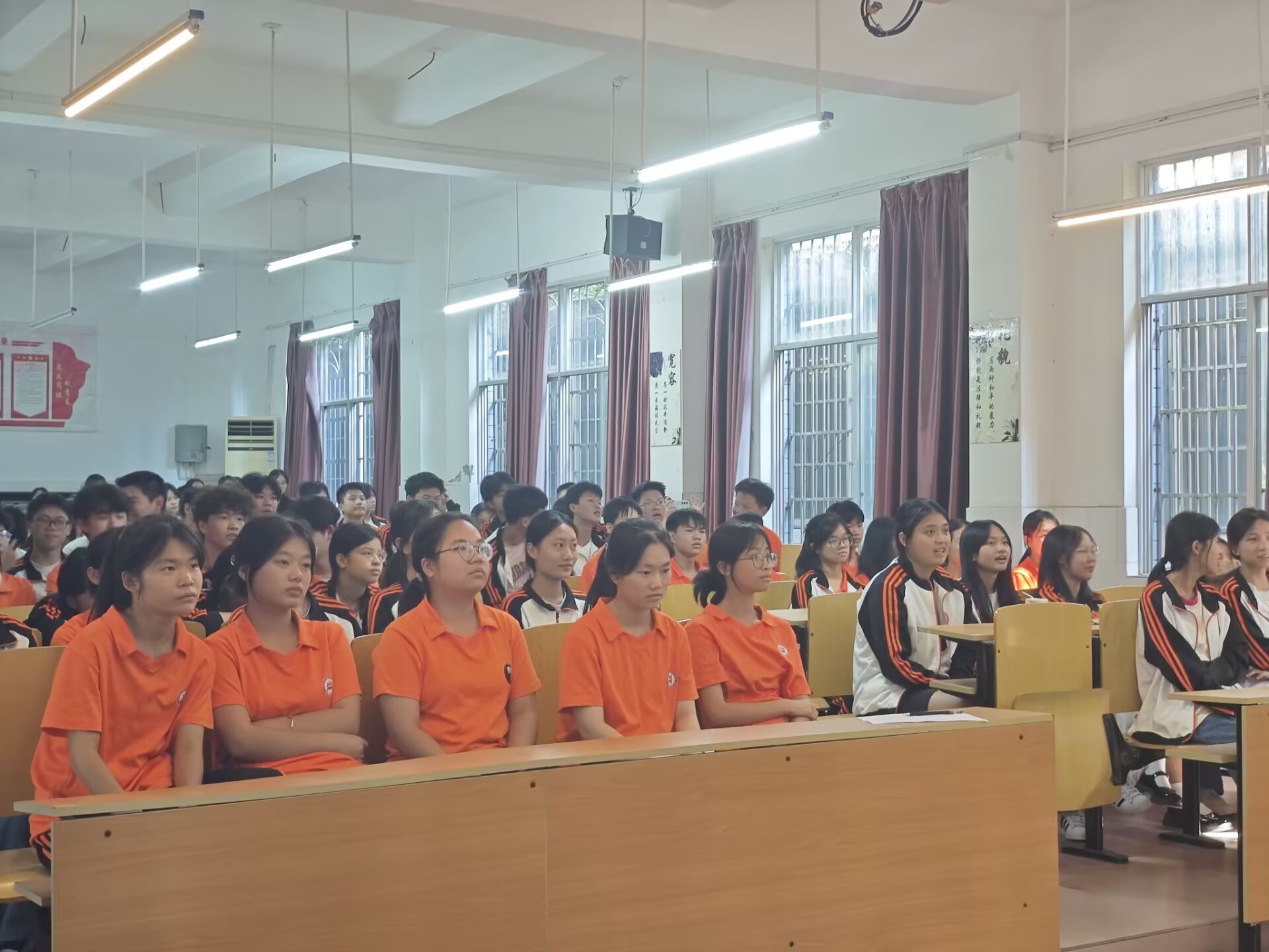 广西脑科医院走进我校柳江校区，开展公益义诊与心理讲座活动