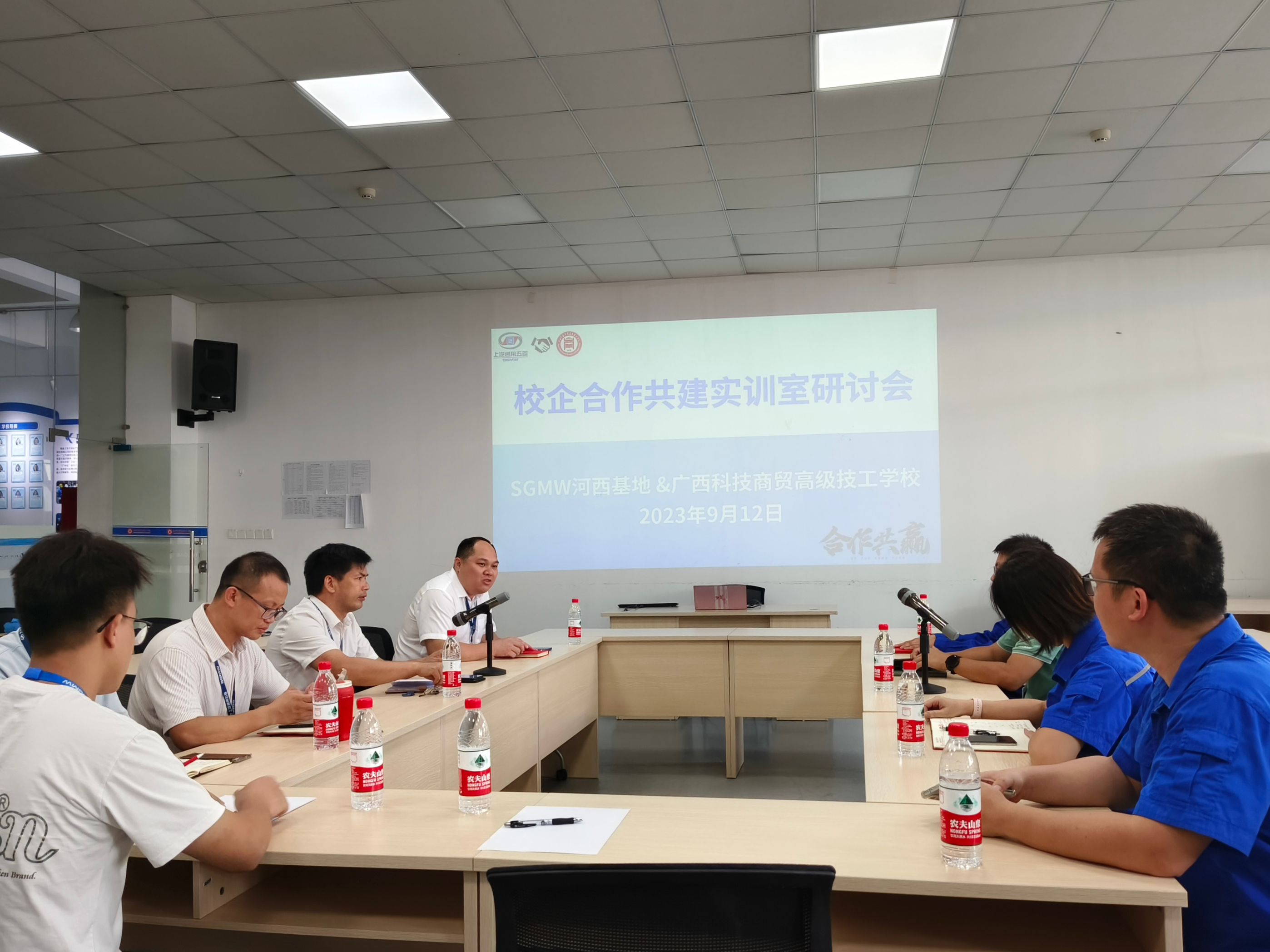 我校召开“上通五厂中校”校企合作共建实训室研讨会
