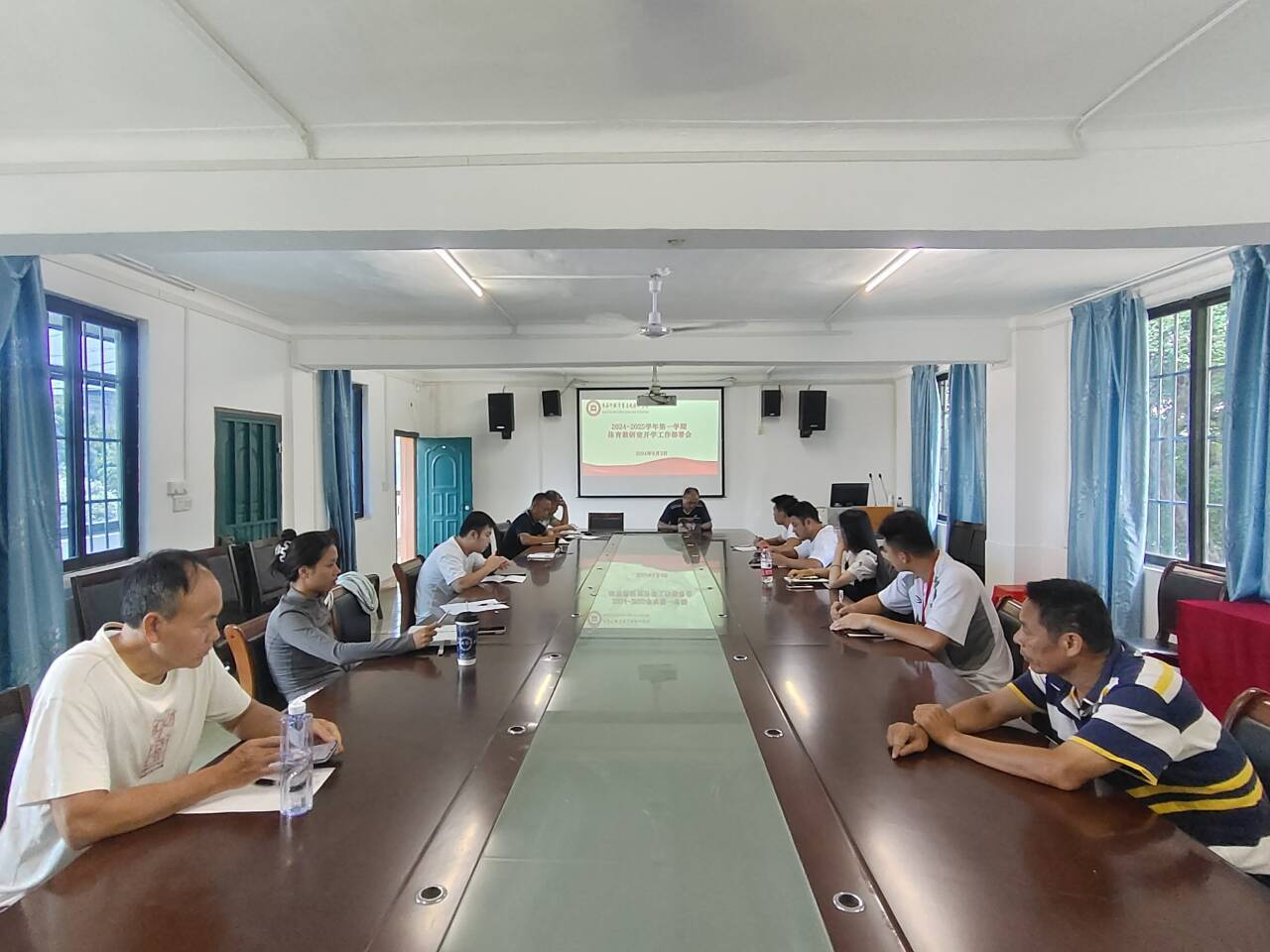 体育教研室召开新学期工作部署会议，共绘体育教学新蓝图