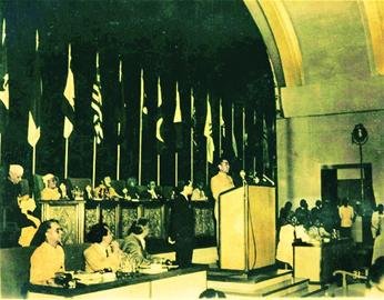 1954年6月28日、29日周恩来总理与印度、缅甸总理会见，共同发表和平共外五项原则联合声明