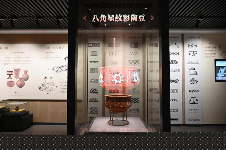 沿着黄河遇见海丨从古老陶器到时尚文创 大汶口文化在传承中焕发新生