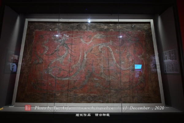 ·四神云气图壁画  该壁画摹绘了一幅光怪陆离、虚幻奇异的画卷，龙、虎、朱雀、怪兽及神山、灵芝、异花、云气等构成了汉代人们想象中的死后世界。此壁画尺寸宏大、文化内涵丰富、绘画艺术高超，为汉代壁画中所罕见；又是我国现存年代最早、规格等级最高、保存最完整的墓室壁画。