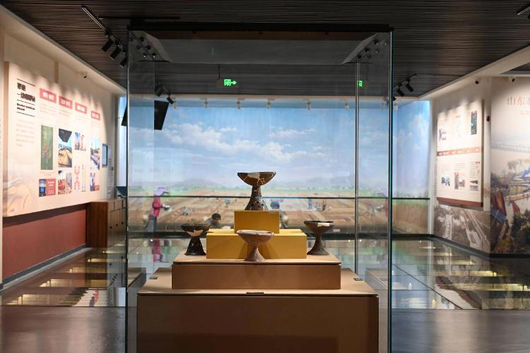 沿着黄河遇见海丨从古老陶器到时尚文创 大汶口文化在传承中焕发新生