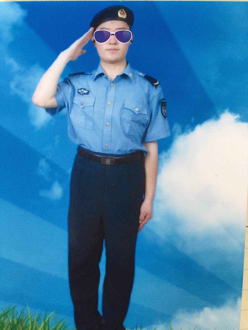B827，91年生，身高175，本科，未婚，空军飞行仪表技师，月薪1万，市区两套房，市郊有幢别墅。部队驻地上海崇明，距离南通一小时路程。为部队服务十二年。