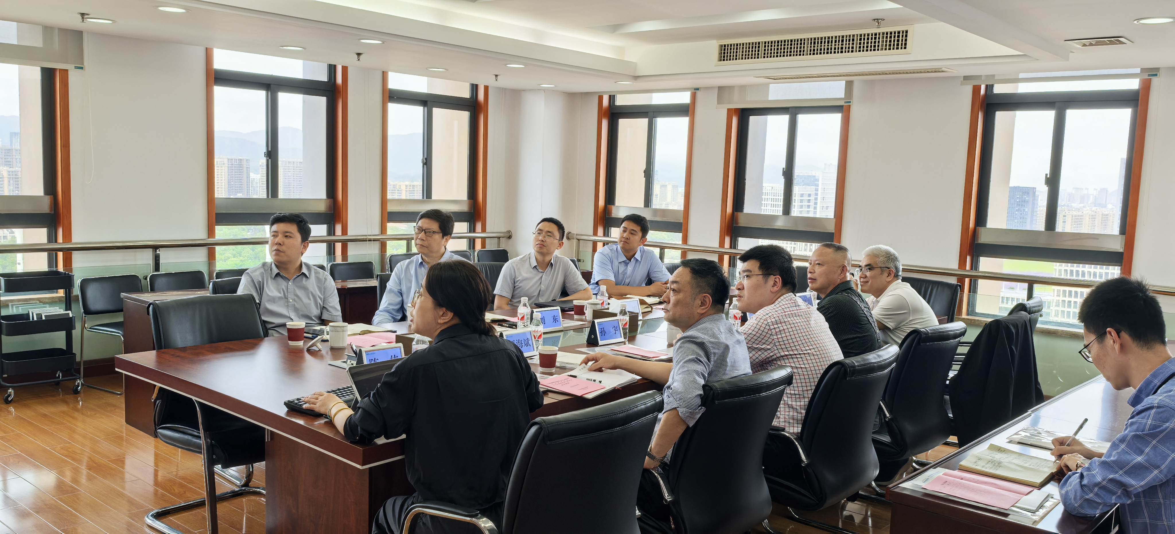 水上载运装备安全研究院执行董事刘东一行莅临我院调研