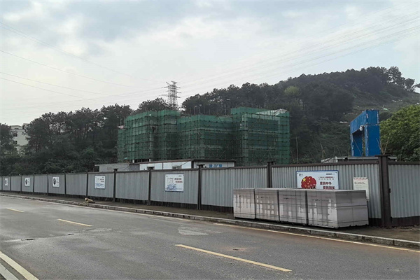 公司承接涪陵区崇义街道办事处 高山湾社区便民服务中心外墙装饰工程