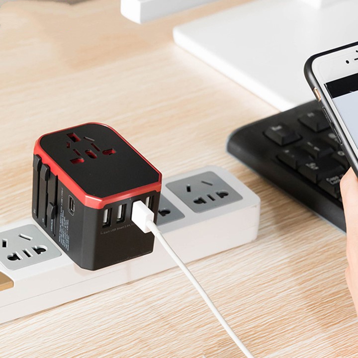 快充转换器 4.5A全球通用转换插头