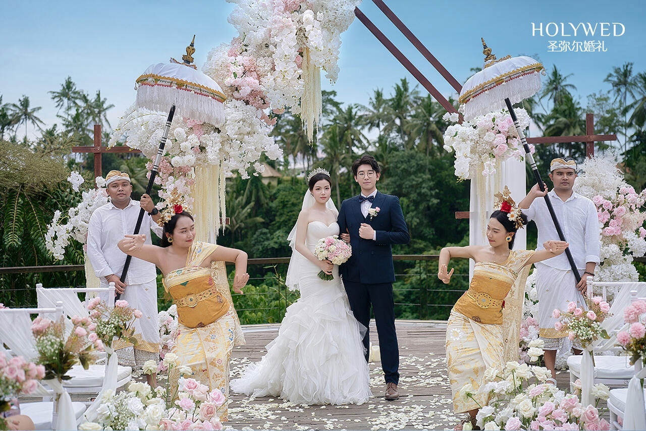 甜到犯规！巴厘岛婚礼天花板来了🌸