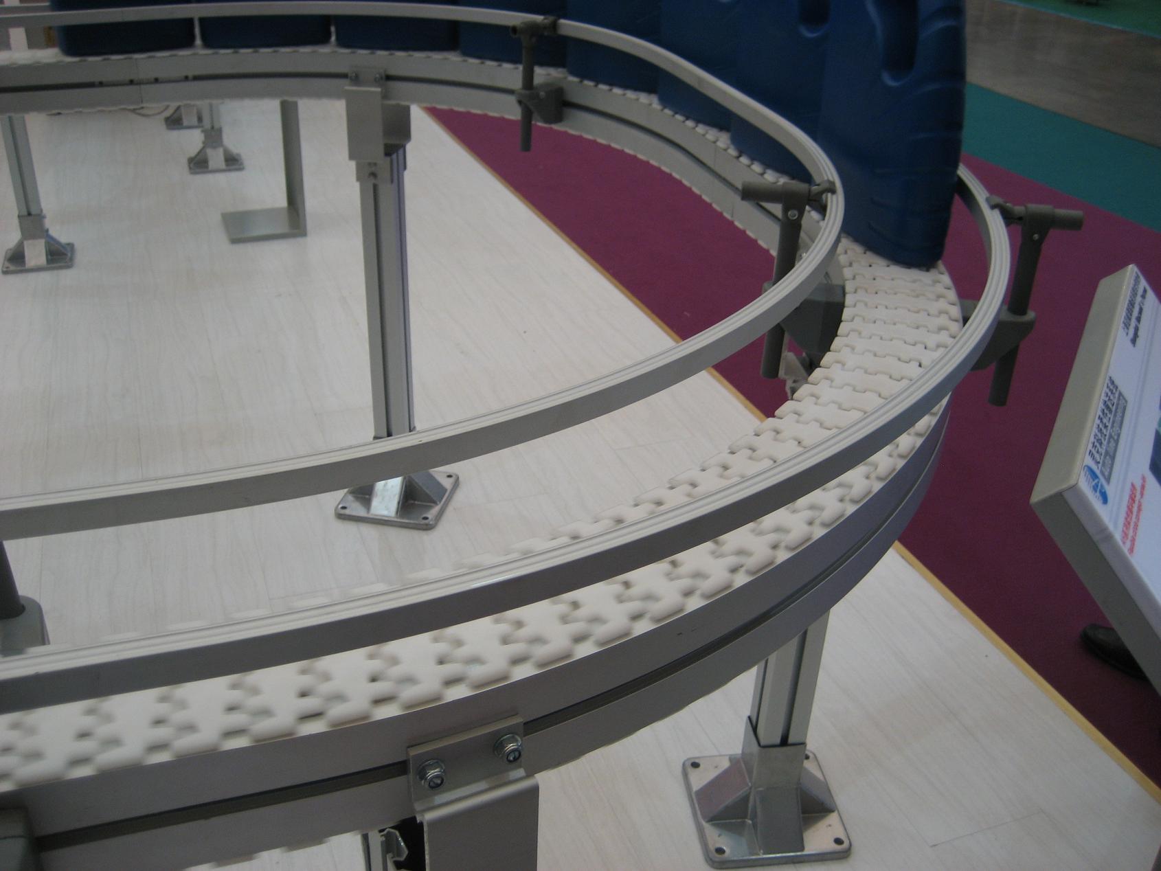 Flexible conveyor systems
